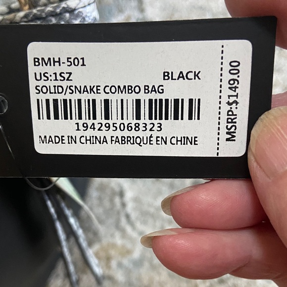 Badgley Mischka Black and Snake Skin Shoulder/Crossbody Bag with ID Wallet - Picture 7 of 11